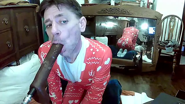 MaxJr8008 online show from December 4, 2025, 8:46 am