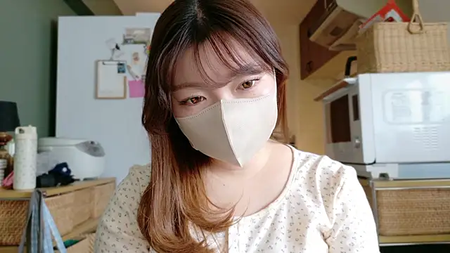 Snapshot of _Yui_ chatting on October 3, 2025, 3:30 am Yui online show from October 3, 2025, 3:30 am