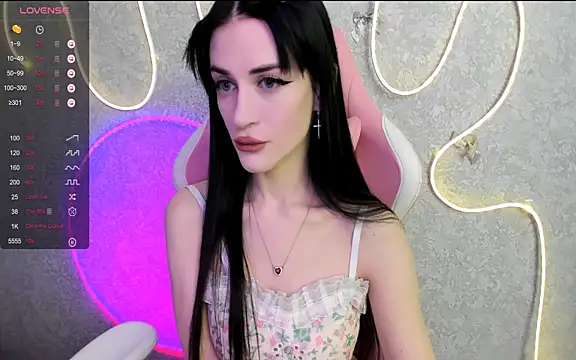 Molly Crystall online show from April 20, 2026, 4:48 am