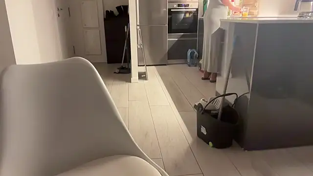 leaxoxo online show from December 5, 2024, 6:49 pm