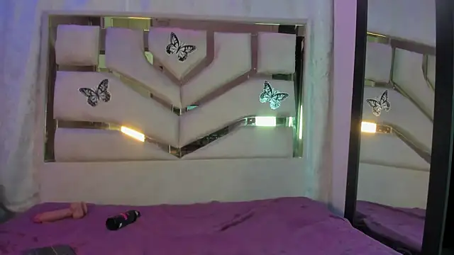 Strella ferrera online show from April 11, 2026, 8:34 pm