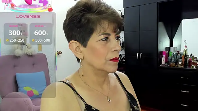Snapshot of Angelina_Stone_65 chatting on October 14, 2025, 11:04 pm Angelina Stone 65 online show from October 14, 2025, 11:04 pm