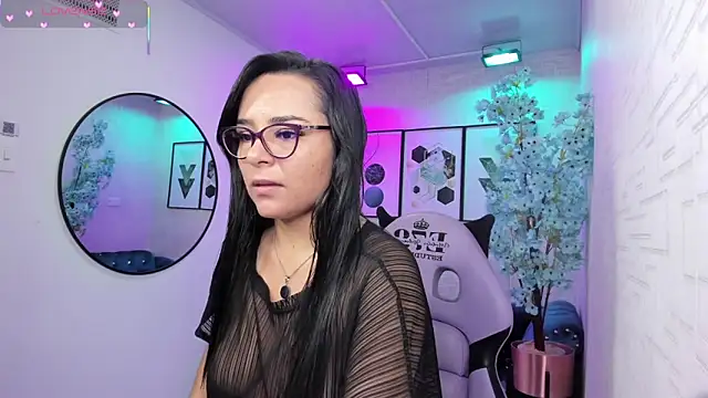 Tiara rr online show from April 16, 2026, 3:40 am