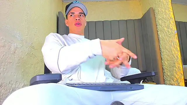 Snapshot of Benjamin_More chatting on November 16, 2025, 6:01 pm Benjamin More online show from November 16, 2025, 6:01 pm