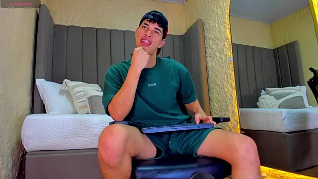 Snapshot of Benjamin_More chatting on November 11, 2025, 12:05 am Benjamin More online show from November 11, 2025, 12:05 am