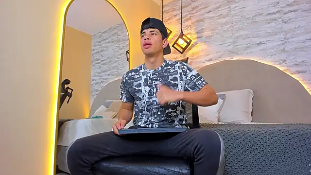 Snapshot of Benjamin_More chatting on November 6, 2025, 11:36 am Benjamin More online show from November 6, 2025, 11:36 am