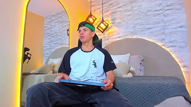 Snapshot of Benjamin_More chatting on November 20, 2025, 1:12 pm Benjamin More online show from November 20, 2025, 1:12 pm