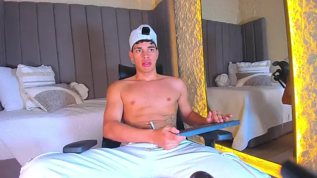 Snapshot of Benjamin_More chatting on December 1, 2025, 12:11 am Benjamin More online show from December 1, 2025, 12:11 am