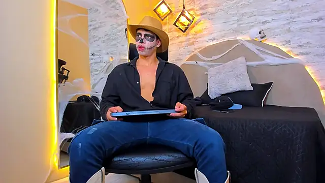 Snapshot of Benjamin_More chatting on October 31, 2025, 8:27 pm Benjamin More online show from October 31, 2025, 8:27 pm