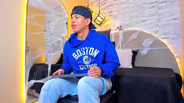 Snapshot of Benjamin_More chatting on October 23, 2025, 10:14 am Benjamin More online show from October 23, 2025, 10:14 am