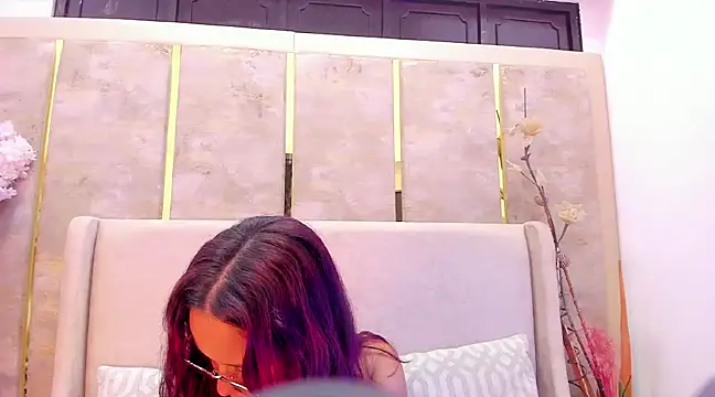 Snapshot of MelanieRoah chatting on March 22, 2025, 1:54 am MelanieRoah online show from March 22, 2025, 1:54 am