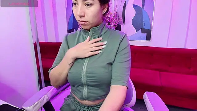 Snapshot of Ema_louis_ chatting on March 17, 2025, 12:35 pm Ema louis online show from March 17, 2025, 12:35 pm