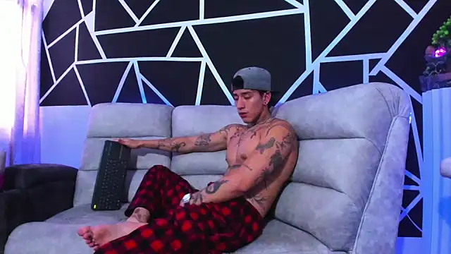 Snapshot of JUSTIN_FULLER1 chatting on February 1, 2025, 5:37 pm JUSTIN FULLER1 online show from February 1, 2025, 5:37 pm