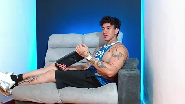 Snapshot of JUSTIN_FULLER1 chatting on December 23, 2025, 12:11 am JUSTIN FULLER1 online show from December 23, 2025, 12:11 am