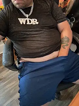 Snapshot of showoff79vers chatting on November 16, 2025, 6:23 pm showoff79vers online show from November 16, 2025, 6:23 pm