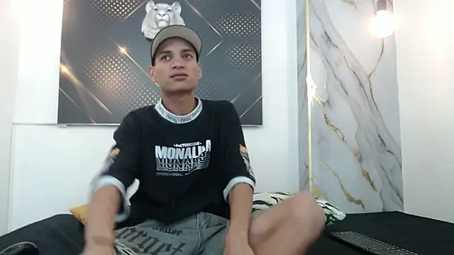 Snapshot of JordanAndAndrew chatting on January 14, 2026, 8:23 pm JordanAndAndrew online show from January 14, 2026, 8:23 pm