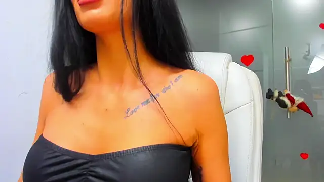 Snapshot of Queenrafaella chatting on December 15, 2025, 3:45 am Queenrafaella online show from December 15, 2025, 3:45 am