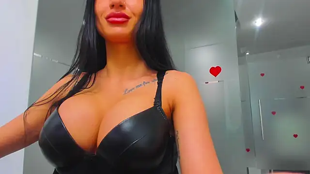 Queenrafaella online show from May 29, 2026, 4:07 am