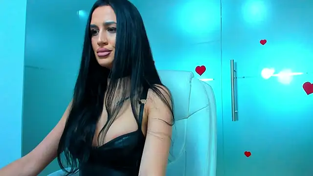 Snapshot of Queenrafaella chatting on November 4, 2025, 6:17 am Queenrafaella online show from November 4, 2025, 6:17 am