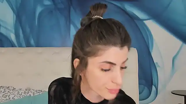 Snapshot of SkinnyDolly chatting on November 19, 2025, 3:17 am SkinnyDolly online show from November 19, 2025, 3:17 am