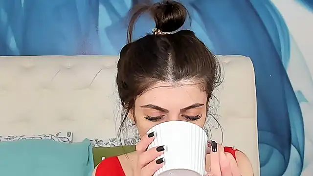 Snapshot of SkinnyDolly chatting on November 29, 2025, 3:17 am SkinnyDolly online show from November 29, 2025, 3:17 am