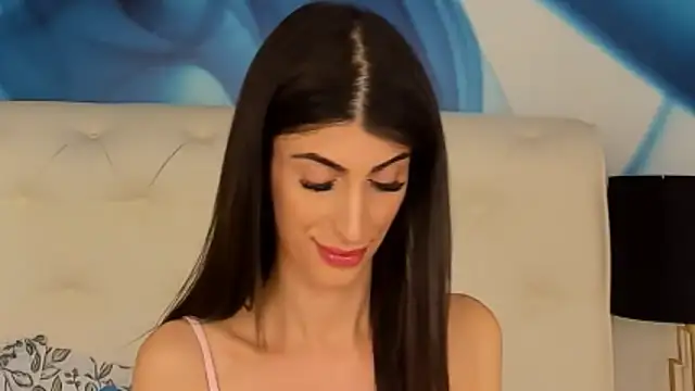 Snapshot of SkinnyDolly chatting on March 17, 2025, 10:40 pm SkinnyDolly online show from March 17, 2025, 10:40 pm