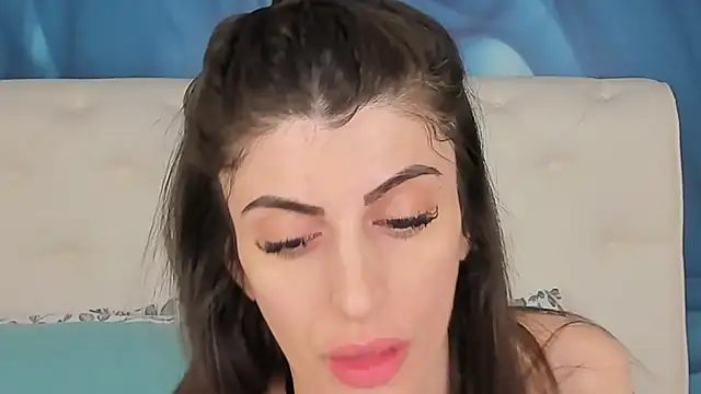 Snapshot of SkinnyDolly chatting on December 2, 2025, 3:19 am SkinnyDolly online show from December 2, 2025, 3:19 am