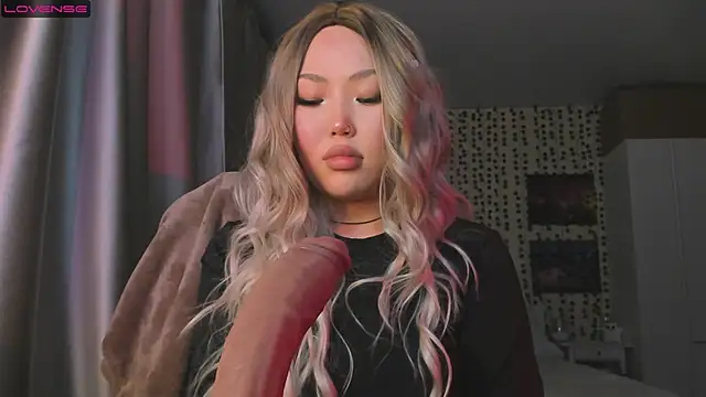 Snapshot of uko_sa chatting on December 2, 2025, 3:25 pm uko sa online show from December 2, 2025, 3:25 pm