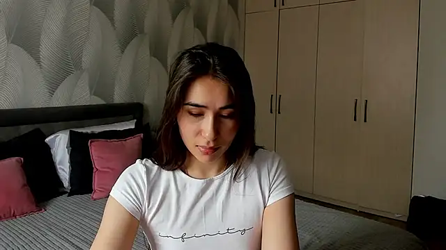 Bambiii bby online show from March 22, 2026, 4:05 am