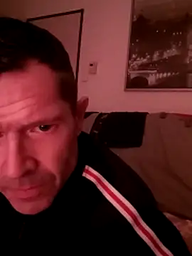 Snapshot of crems77 chatting on March 5, 2026, 1:24 am crems77 online show from March 5, 2026, 1:24 am