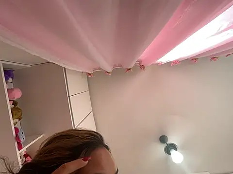 lariic online show from March 20, 2025, 6:53 pm