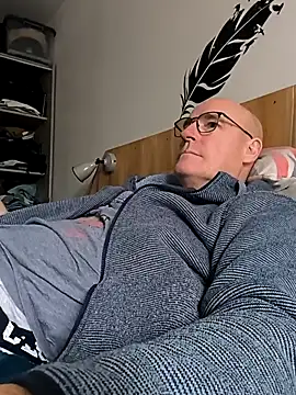 bogland33 online show from February 9, 2026, 2:04 pm