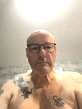 bogland33 online show from November 8, 2025, 6:33 pm