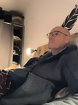 bogland33 online show from December 21, 2025, 8:42 pm