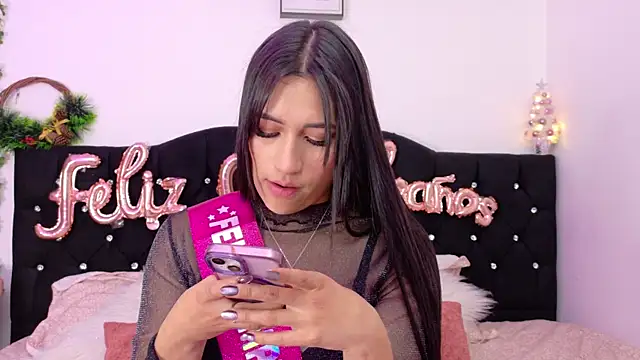 Sara Kurt online show from December 4, 2025, 3:22 pm