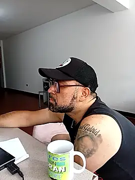 sthefania1710 online show from October 24, 2025, 3:00 pm