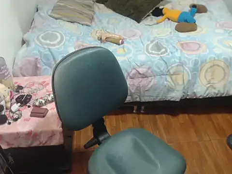 carolina linarez69 online show from November 6, 2025, 11:31 pm