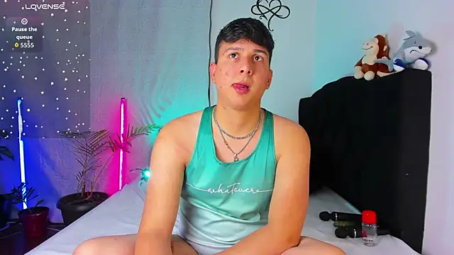 ANDREZALVAREZ online show from April 12, 2026, 3:43 am