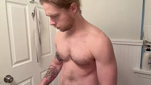 Snapshot of DaddydayDrinkzz chatting on December 28, 2024, 8:36 pm DaddydayDrinkzz online show from December 28, 2024, 8:36 pm