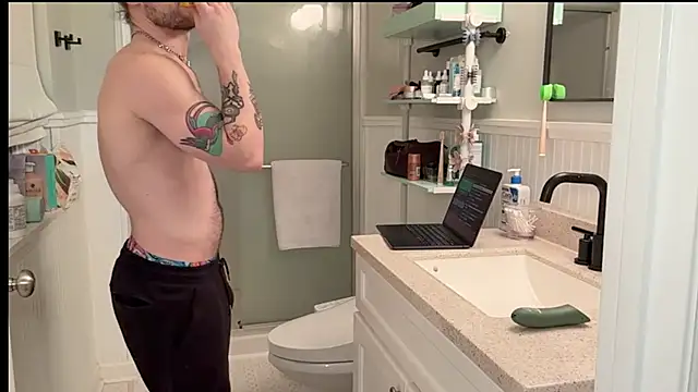 Snapshot of DaddydayDrinkzz chatting on February 2, 2025, 6:36 am DaddydayDrinkzz online show from February 2, 2025, 6:36 am