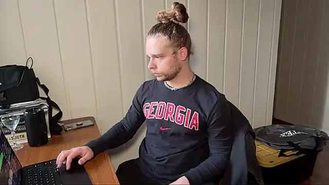 Snapshot of DaddydayDrinkzz chatting on December 3, 2025, 9:58 pm DaddydayDrinkzz online show from December 3, 2025, 9:58 pm