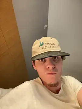 Snapshot of devinshd chatting on December 23, 2024, 8:00 am devinshd online show from December 23, 2024, 8:00 am