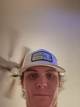 Snapshot of devinshd chatting on March 12, 2025, 5:46 am devinshd online show from March 12, 2025, 5:46 am