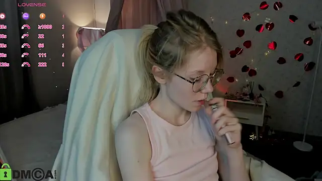 Snapshot of Esme_Runn chatting on June 2, 2026, 3:06 am Esme Runn online show from June 2, 2026, 3:06 am