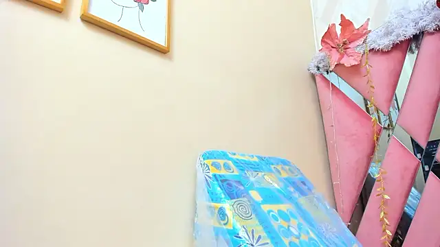 Snapshot of charlotterichardss chatting on December 6, 2024, 10:10 am charlotterichardss online show from December 6, 2024, 10:10 am