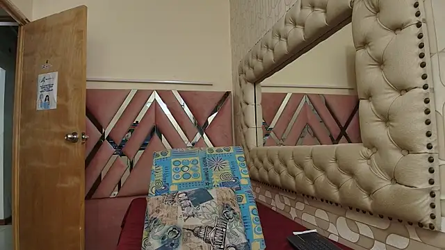 Snapshot of charlotterichardss chatting on March 20, 2025, 2:19 am charlotterichardss online show from March 20, 2025, 2:19 am