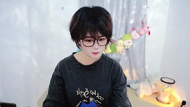 Snapshot of Fan_ting chatting on November 14, 2025, 3:43 am Fan ting online show from November 14, 2025, 3:43 am