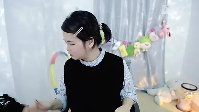 Snapshot of Fan_ting chatting on December 3, 2025, 2:45 am Fan ting online show from December 3, 2025, 2:45 am