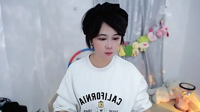 Snapshot of Fan_ting chatting on November 22, 2025, 12:04 pm Fan ting online show from November 22, 2025, 12:04 pm