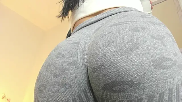 evelin leroy online show from November 6, 2025, 12:09 pm